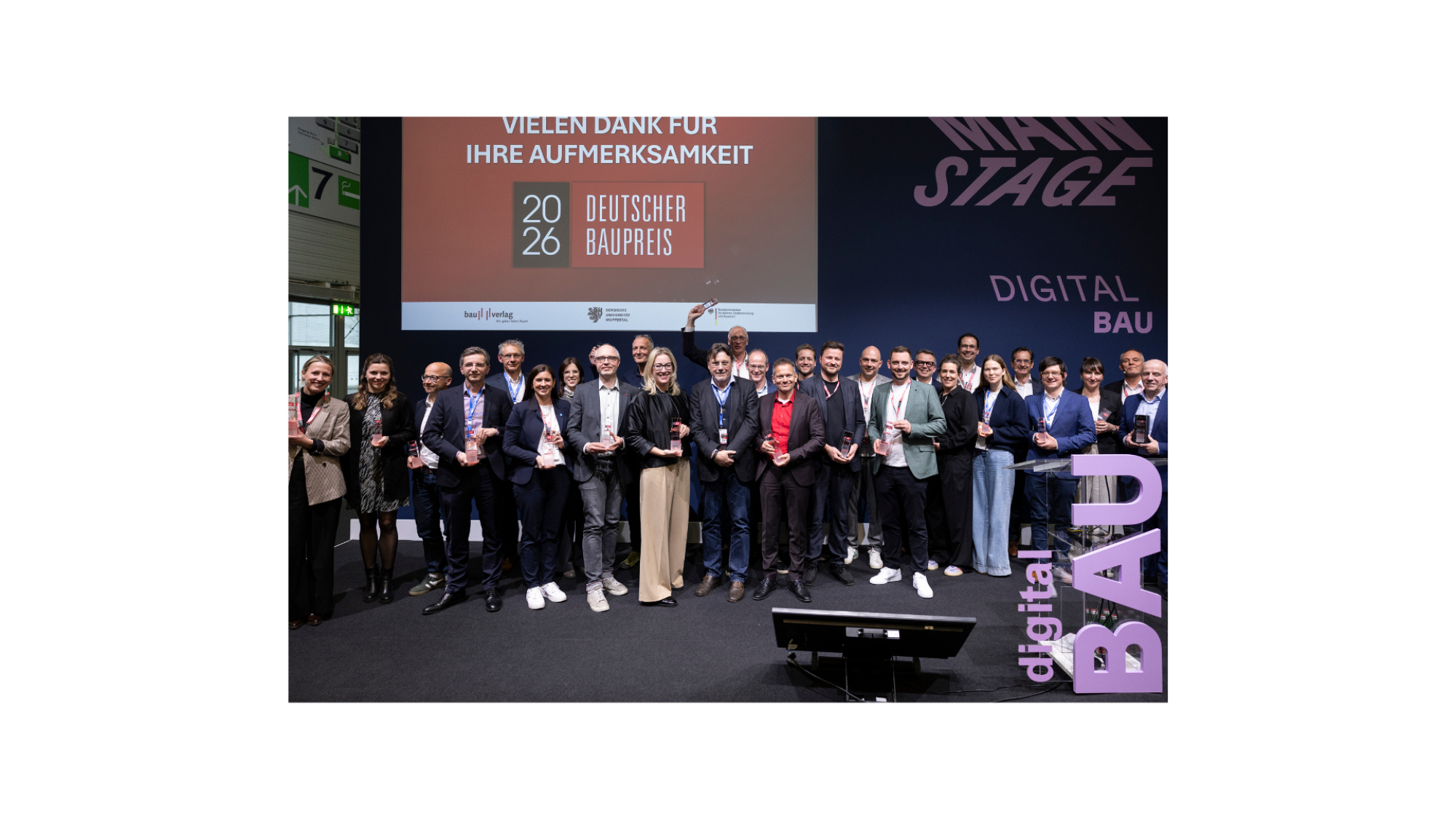 Rekordbeteiligung beim Deutschen Baupreis 2026 – 26 Gewinner auf der digitalBAU ausgezeichnet